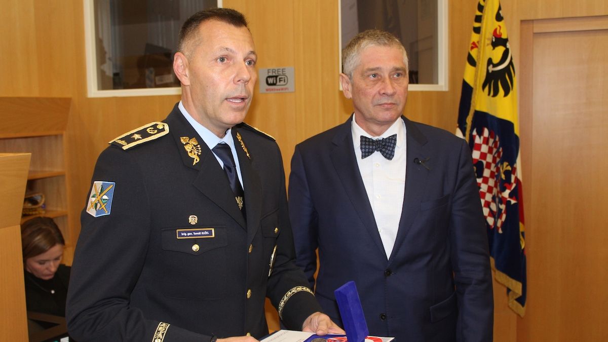 Policejní ředitel dostal za zásah v Ostravě medaili od hejtmana